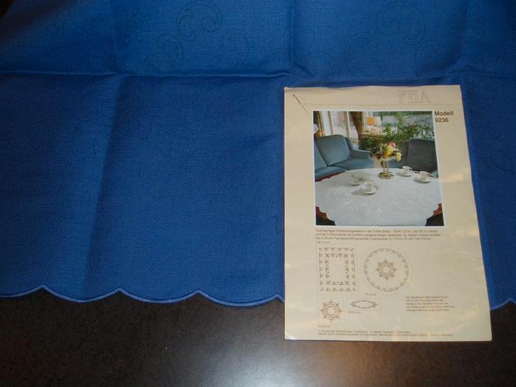 borduren tafellaken blauw grijs wit., Hobby en Vrije tijd, Borduren en Borduurmachines, Nieuw, Verzenden