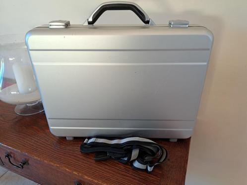 Mallette Pour Ordinateur Portable – Aluminium Dicota, Computers en Software, Laptoptassen, Gebruikt, 17 inch of meer, Ophalen