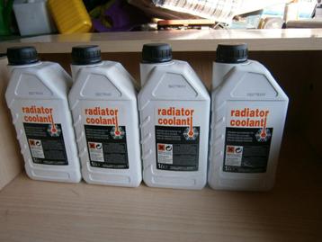 LOT 4L ANTI GEL + 1 L HUILE TRANSMISSION NOUVEAUX beschikbaar voor biedingen