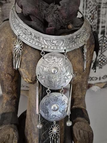 Collier Plastron vintage Ethnie Hmong Miao, Bijoux, Sacs & Beauté, Enlèvement, Collier