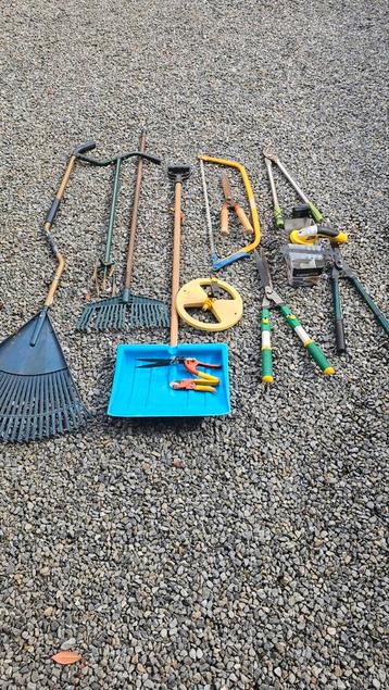 Divers outils de jardin faire offrre beschikbaar voor biedingen
