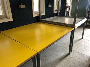 Tafel op wielen - werktafel - bloemschiktafel - knutseltafel beschikbaar voor biedingen