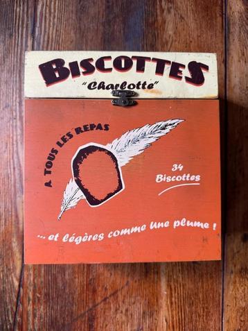 VINTAGE HOUTEN BESCHUITDOOS beschikbaar voor biedingen