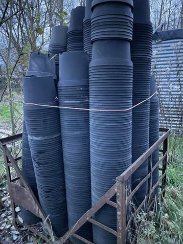 Plantenpotten beschikbaar voor biedingen