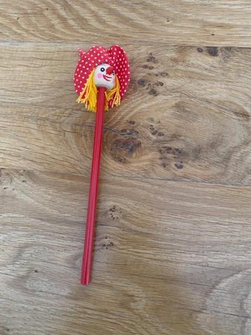 Rood potlood met heksje nieuw beschikbaar voor biedingen