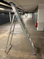 Solide trapladder 6 treden, Doe-het-zelf en Bouw, Ladders en Trappen, Ophalen, Zo goed als nieuw, Ladder, Opvouwbaar of Inschuifbaar