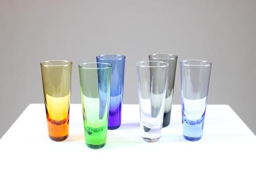 6 gekleurde vintage glazen, Verzamelen, Glas en Drinkglazen, Gebruikt, Overige typen, Ophalen of Verzenden