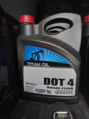 TITAN OIL DOT 4 BRAKE FLUID | Remvloeistof beschikbaar voor biedingen