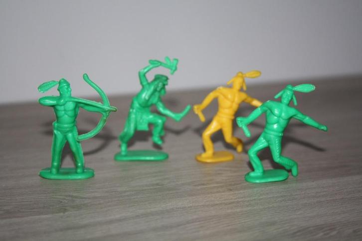 speelgoed indianen figuren +- 5,5 cm hoog ( China ), Verzamelen, Poppetjes en Figuurtjes, Gebruikt, Ophalen of Verzenden