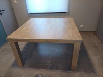 tafel + 4 stoelen beschikbaar voor biedingen