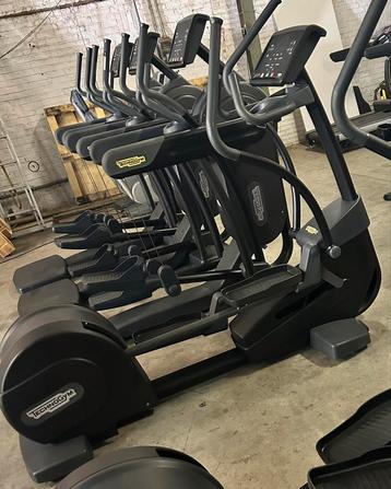 VÉLO ELLIPTIQUE TECHNOGYM EXCITE 500 BLACK SP, Enlèvement ou Envoi