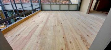 150m2 Grenen vloerdelen, rondom messing en groef 195mm breed beschikbaar voor biedingen
