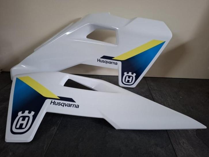 ** HUSQVARNA TC85 OEM RADIATEURKAPPEN 2025-2026 NIEUW *, Motoren, Onderdelen | Overige, Nieuw, Ophalen of Verzenden