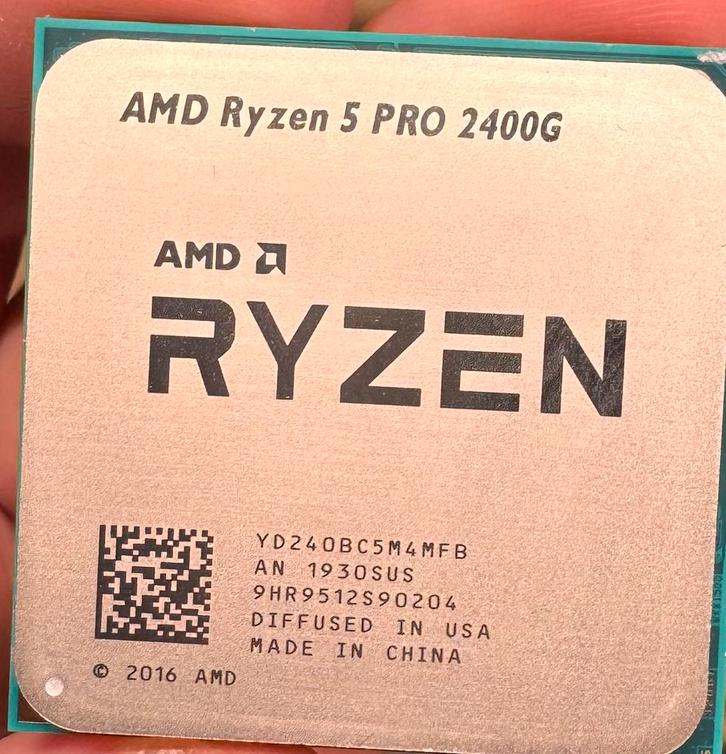 2x AMD Ryzen 5 PRO 2400G AM4 desktopprocessors, Computers en Software, Processors, Gebruikt, Ophalen