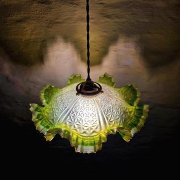 Vintage Franse glazen hanglamp. beschikbaar voor biedingen