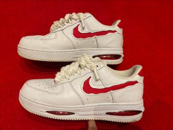Nike Air Force 1 ‘07 Rood en wit   Maat 42 beschikbaar voor biedingen