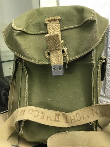Britse gasmaskerhoes uit de Tweede Wereldoorlog 1940 beschikbaar voor biedingen