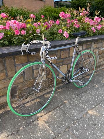 Retro stalen koersfiets  beschikbaar voor biedingen