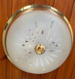 Vintage plafondlamp messing en mat glas, Huis en Inrichting, Lampen | Plafondlampen, Ophalen of Verzenden, Zo goed als nieuw, Glas
