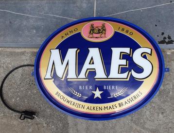 Maes verlicht bord beschikbaar voor biedingen