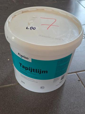 Tapijtlijm beschikbaar voor biedingen