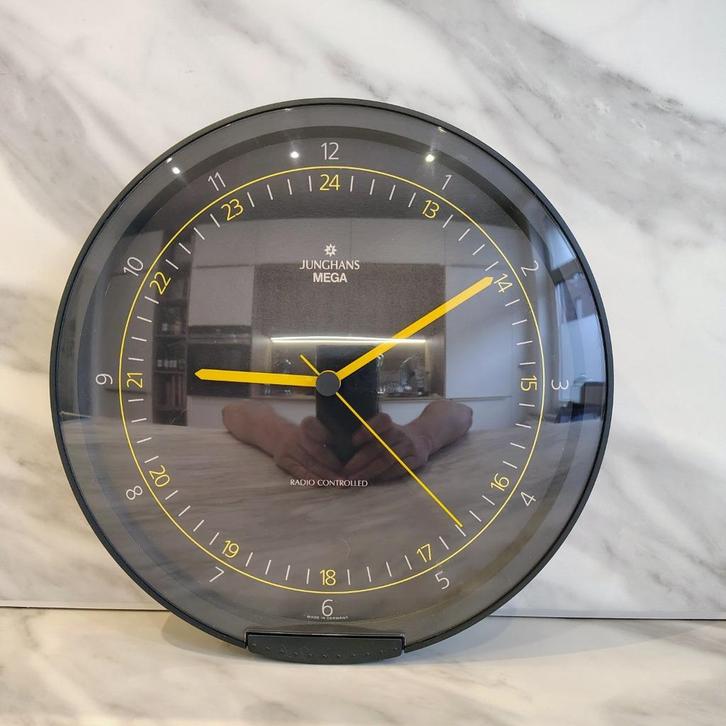 Junghans MEGA 80s modernistische wandklok, Antiek en Kunst, Antiek | Klokken, Ophalen