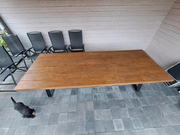 Gescova massief houten tuintafel beschikbaar voor biedingen