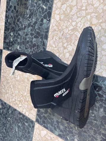 Chaussures de plongée  taille 42-43 beschikbaar voor biedingen