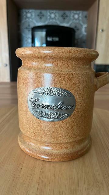 Augurkenpot beschikbaar voor biedingen