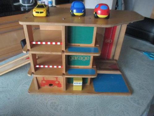 retro houten garage met lift, 3 autootjes, sterk, Enfants & Bébés, Jouets | Jouets en bois, Utilisé, Meuble ou Kitchenette, Enlèvement