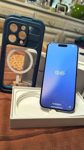 IPHONE 15 PRO    COMME NEUF beschikbaar voor biedingen