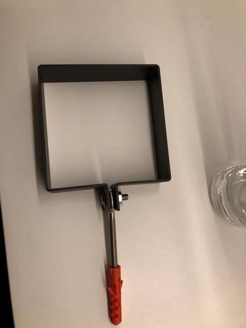 vierkante beugels gepoederlakt bruin voor koker 100 mm beschikbaar voor biedingen