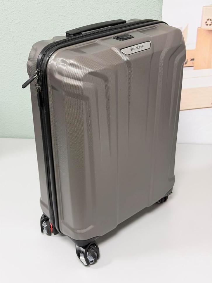 Samsonite Endure Cabin Koffer 55cm Nieuw + USB Poort Wielen, Handtassen en Accessoires, Koffers, Nieuw, Hard kunststof, 50 tot 60 cm