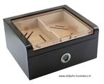 BOOKWILL HUMIDOR 75 CIGARENS GLASS TOP CARBON DIGITAAL   H06, Verzamelen, Rookartikelen, Aanstekers en Luciferdoosjes, Verzenden