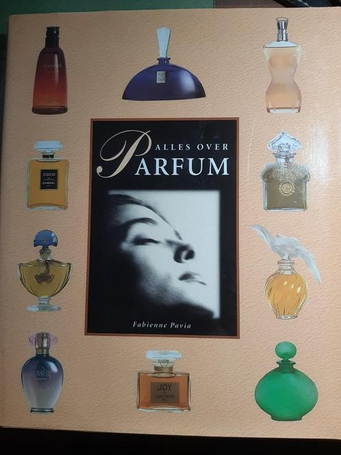 Alles over Parfum, Boeken, Hobby en Vrije tijd, Gelezen, Overige onderwerpen, Ophalen of Verzenden