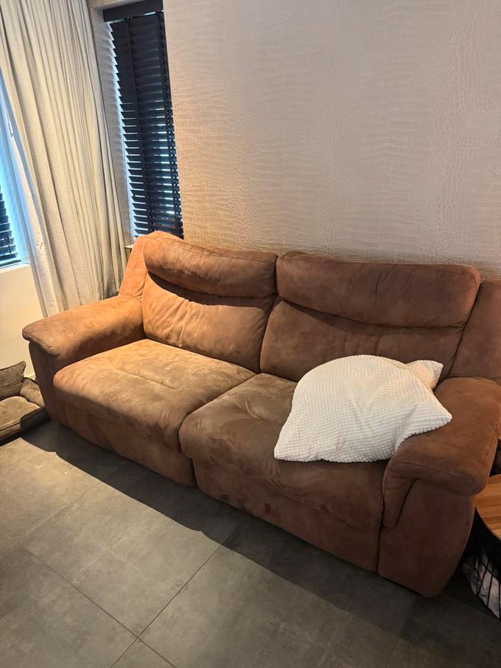 Zetelset bruin suède elektrische relaxen, Huis en Inrichting, Zetels | Complete zithoeken, Gebruikt, Leer, Ophalen