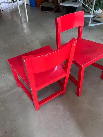 2 rode Joep van Lieshout stoelen beschikbaar voor biedingen