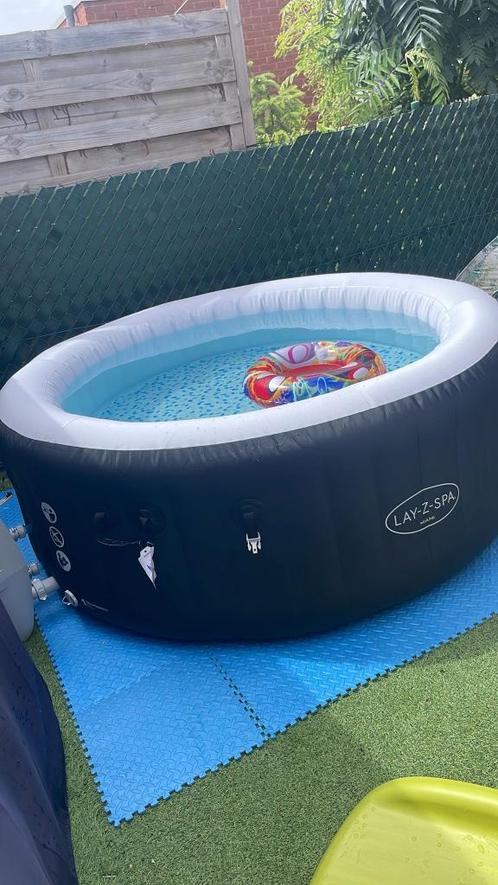 Lay-z spa Miami, Tuin en Terras, Bubbelbaden en Hottubs, Zo goed als nieuw, Opblaasbaar, Afdekzeil, Filter, Pomp, Ophalen