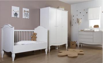Prachtige witte babykamer van Childhome: bed + commode. beschikbaar voor biedingen