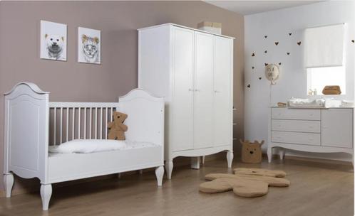 Prachtige witte babykamer van Childhome: bed + commode., Kinderen en Baby's, Kinderkamer | Complete kinderkamers, Zo goed als nieuw