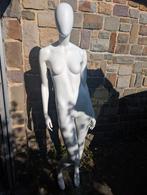 Mannequin femme, Aankleding binnen, Ophalen, Inrichting