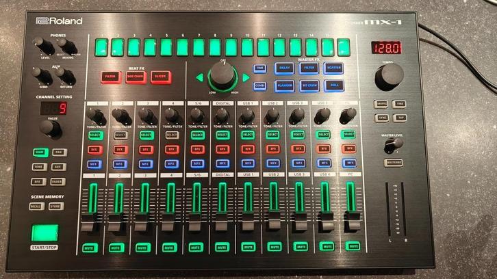 Roland MX-1 Aira 18 kanaals mixer, Muziek en Instrumenten, Mengpanelen, Zo goed als nieuw, 10 tot 20 kanalen, Ophalen