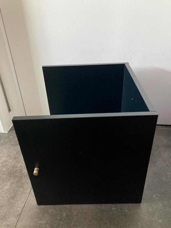 Insert Kallax brun noir avec porte - 12 pièces disponibles, Maison & Meubles, Accessoires pour la Maison | Coffres, Utilisé, Enlèvement ou Envoi