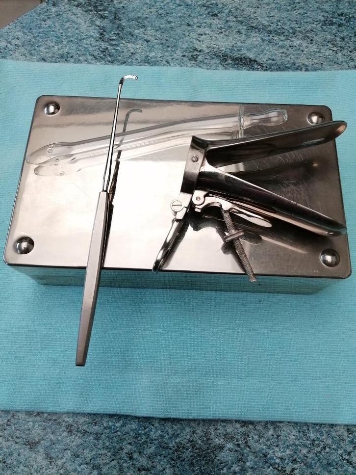 Medisch antiek,gynaecologie speculum,irrigator,curette,kist, Antiek en Kunst, Curiosa en Brocante, Ophalen