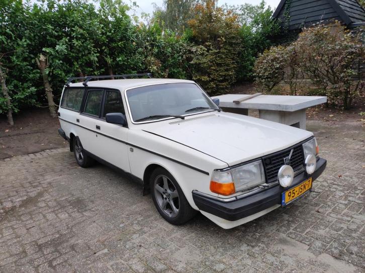Volvo 245, Auto's, Volvo, Particulier, Lichtmetalen velgen, Trekhaak, Benzine, Break, 5 deurs, Handgeschakeld, Wit, Grijs, Stof