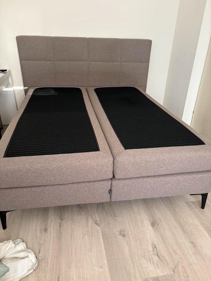 Zeer nette en schone bed, Huis en Inrichting, Slaapkamer | Boxsprings, Zo goed als nieuw, 160 cm, 200 cm, Tweepersoons, Beige