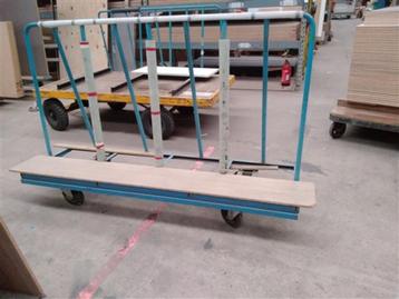 Platen transportwagens beschikbaar voor biedingen