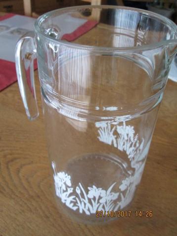 Carafe en verre. beschikbaar voor biedingen