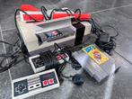 Nintendo zie fotos, Games en Spelcomputers, Spelcomputers | Nintendo NES, Ophalen, Gebruikt, Met 2 controllers, Met games