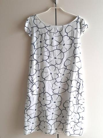 Te koop: Mooie wit, fris jurkje met blauwe bloemen, L. beschikbaar voor biedingen